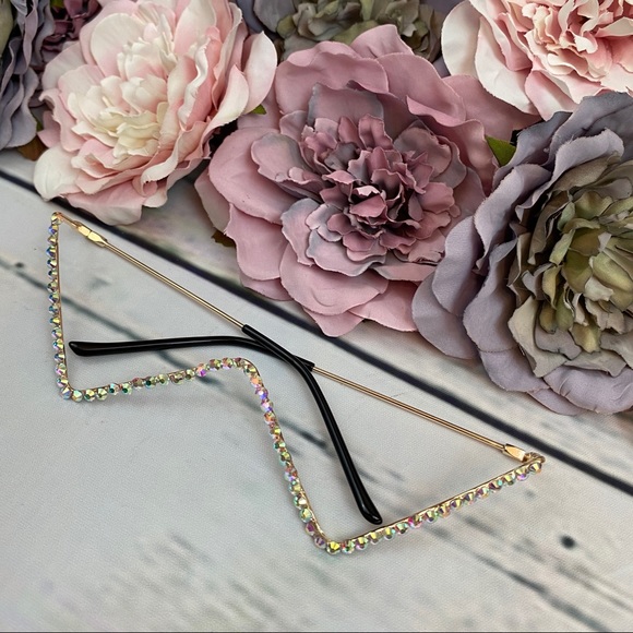 Avant Garde Crystal Triangular Frame Glasses - Picture 7 of 16